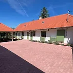 Varlak Vendeghaz דירה פאנונהלמה