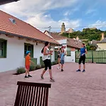 Várlak *