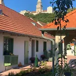 Várlak *