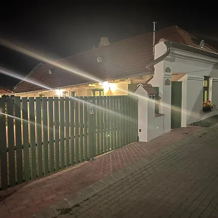 Várlak Appartement *