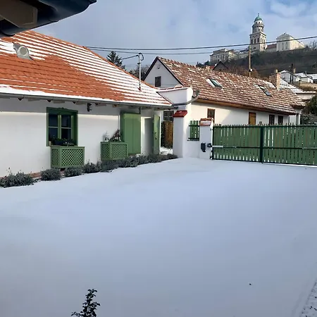 Várlak Apartman *
