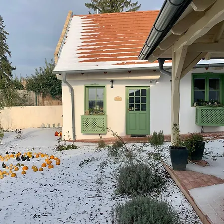 Varlak Vendeghaz Apartment