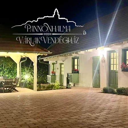 Várlak Appartement *