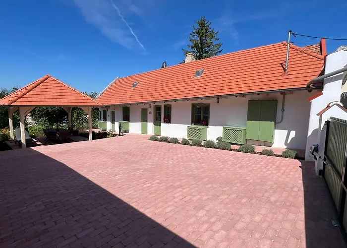 Varlak Vendeghaz Apartmán Pannonhalma