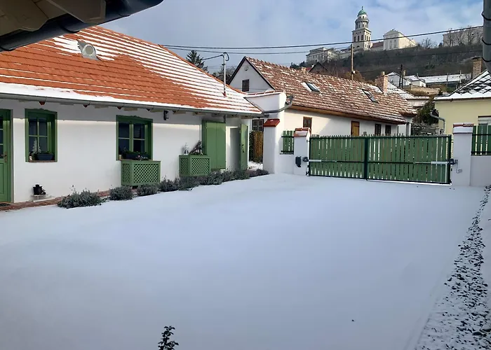 Varlak Vendeghaz Apartmán *